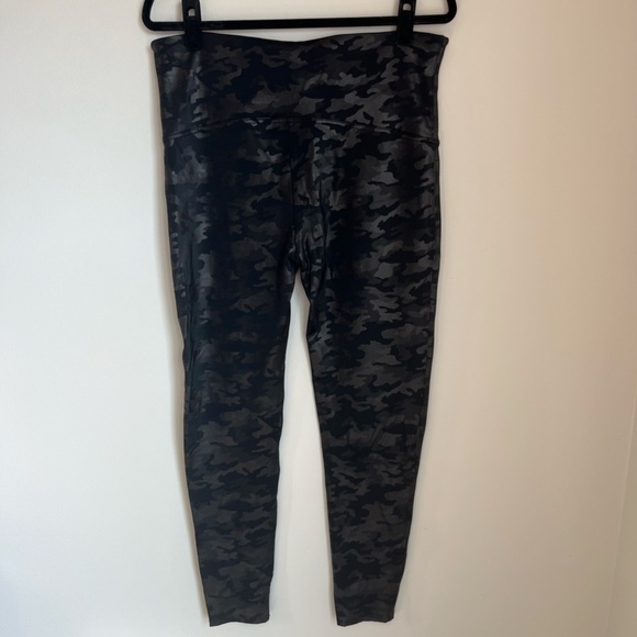 Spanx Womens Camo Leggings Black Shine Wide Compression Waistband Stretch Sz 2XL - Picture 6 of 10